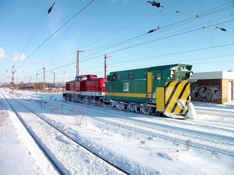 112 708 mit Schneeflug im Chemnitzer Hbf. 16.12.2010