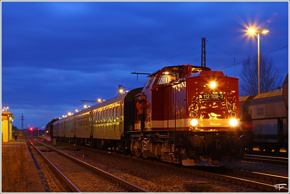 112 708 mit �berstellzug von Profen nach Leipzig Plagwitz. 
Profen 5.2.2011