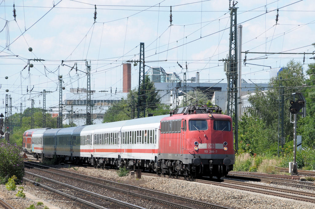 113 266 am 31.07.10 mit IC 1281 `Groglockner´ nach Zell am See am Heimeranplatz