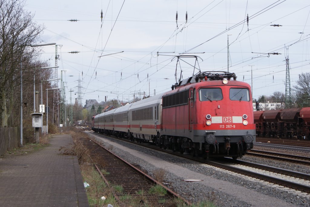 113 267-9 + 113 309-9 mit dem IC 2862 in Solingen Hbf am 30.03.2010 um 12:50 Uhr 