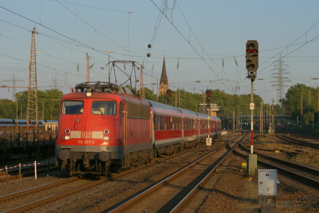 113 267-9 mit dem D 1821 aus Norddeich Mole nach Kln in Mlheim Styrum am 05.09.2010