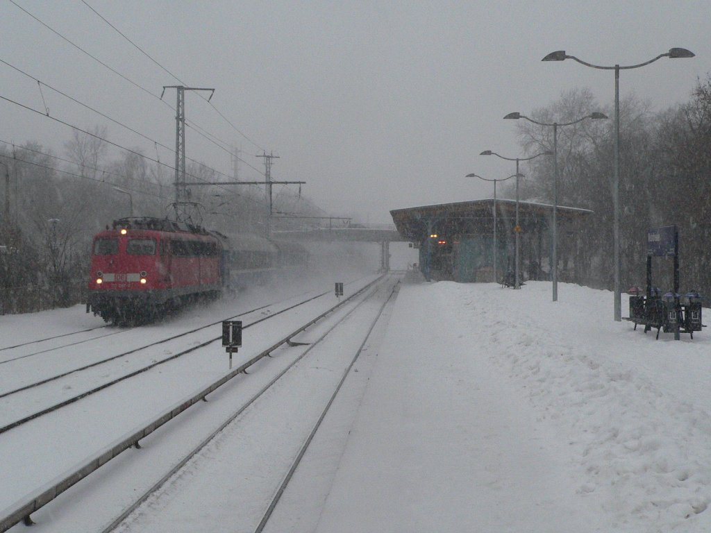 113 267-9 mit dem D443 nach Moskau / Kiew am 2.2.2010 in Berlin-Wuhlheide.