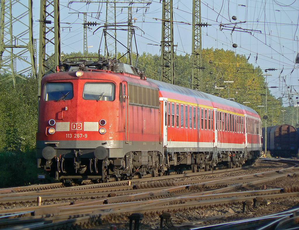 113 267-9 mit I-Wagen Garnitur in Gremberg 08.10.2010