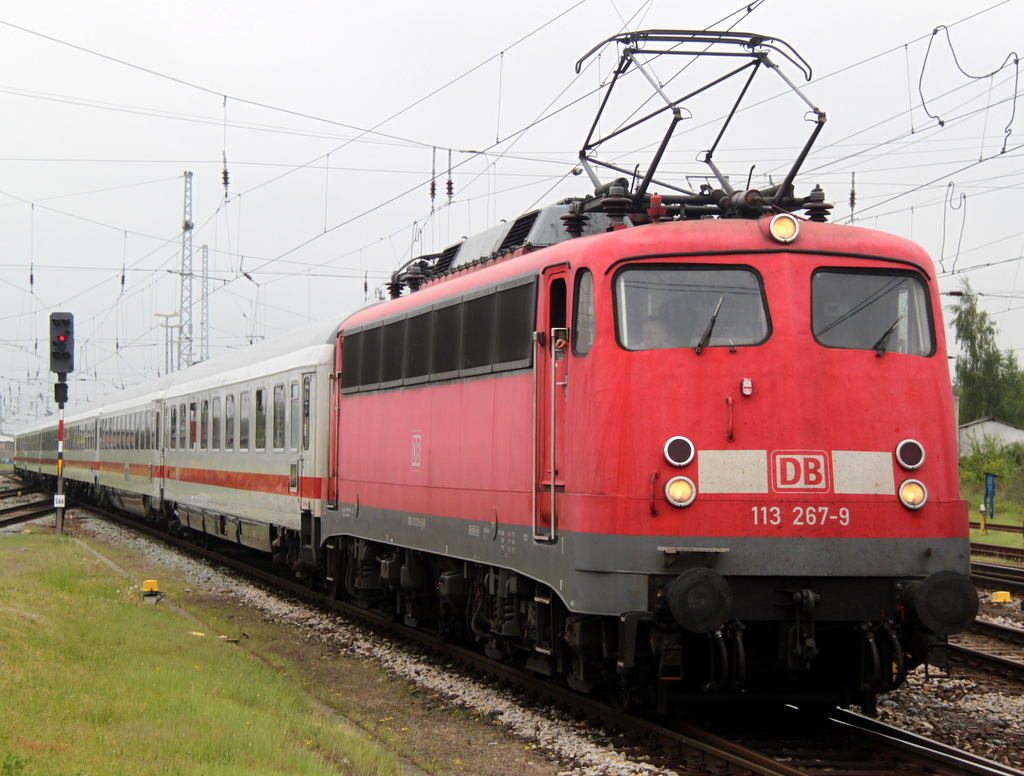 113 267-9 mit IC2409 von Rostock Hbf nach Kln Hbf bei der bereitstellung im Rostocker Hbf.20.05.2013 