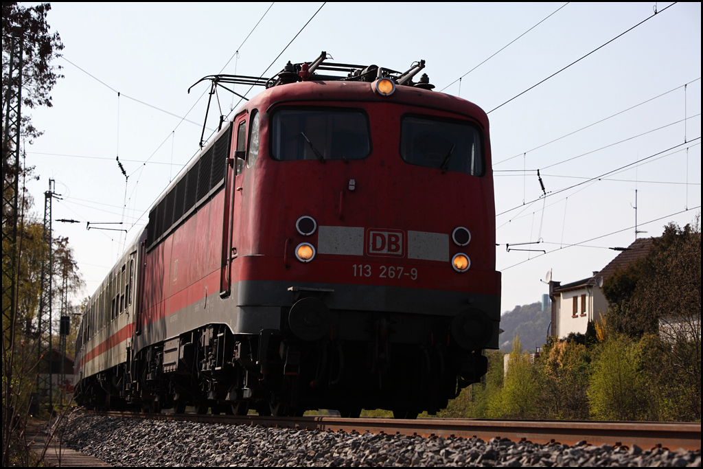 113 267 (9180 6113 267-9 D-DB) ist auf dem Rckweg von Bonn nach Hamm(Westf). Aufgenommen in Westhofen am 18.04.2010.
