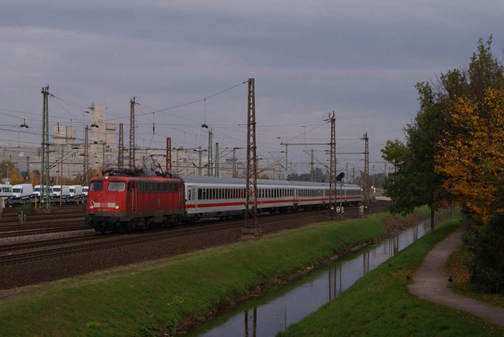 113 268-7 mit einem Sonderzug in Dsseldorf-Derendorf am 28.10.2011