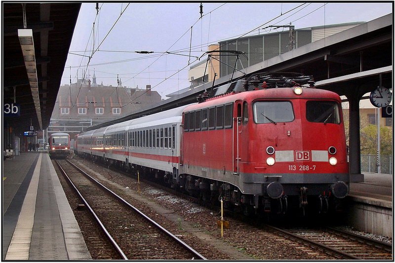 113 268-7 vor dem Pendel IC2576 nach Bernau.(am Zugende 115 332-9)  Stralsund am 08.11.09 