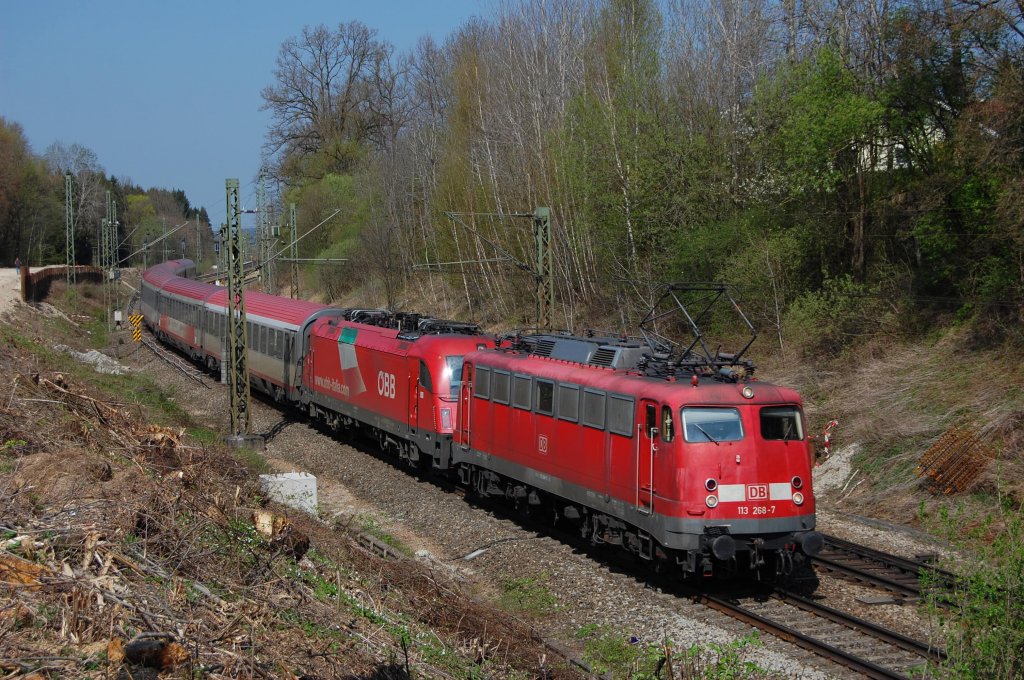 113 268 mit einer 1216 im Schlepp an einem Brenner-EC am 09.04.2011 bei Ostermnchen