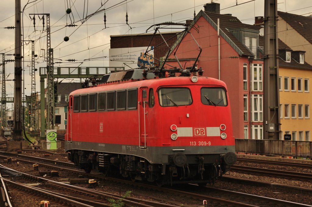 113 309-9 als Lokzug bei der Ausfahrt aus dem K�lner Hbf am 10.05.13.
