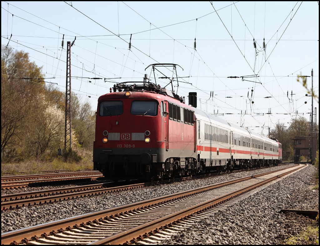 113 309 (9180 6113 309-9 D-DB) schleppt einen Erzatzzug von Hamm(Westf) nach Bonn Hbf. (Westhofen am 17.04.2010)