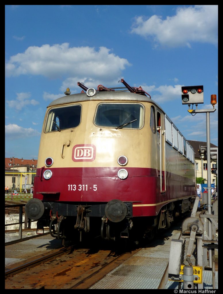 113 311-5 auf der Drehscheibe im Bw Nrnberg-Gostenhof bei der 175-Jahr-Feier der Eisenbahn in Deutschland am 21. August 2010.