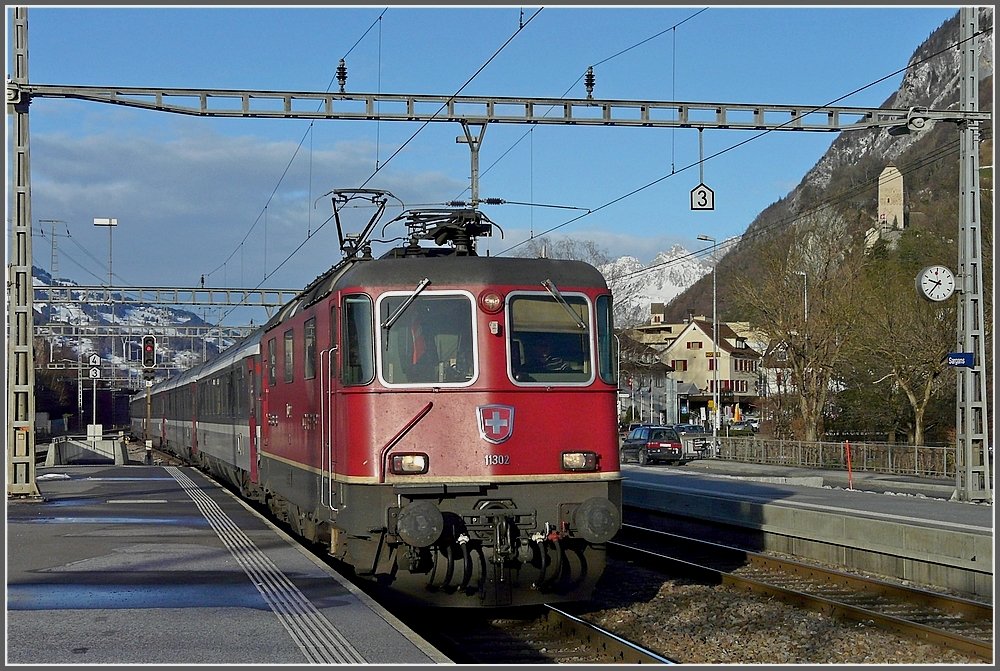 11302 fotografiert am 22.12.09 bei der Ankunft im Bahnhof von Sargans. (Jeanny)