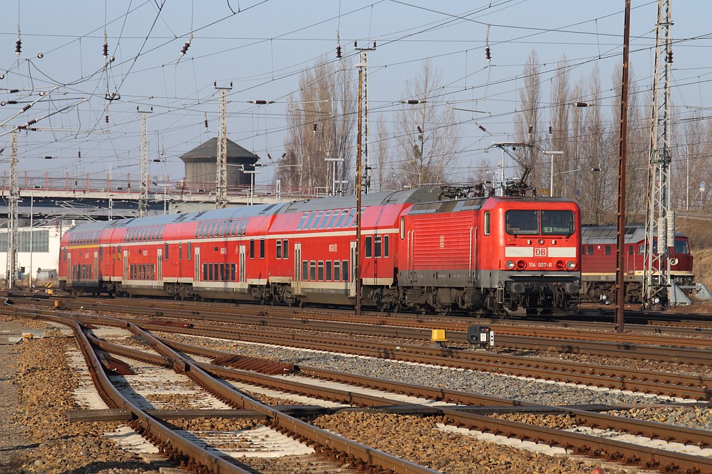 114 007 mit RE3 am 28.01.2011 in Angermnde
