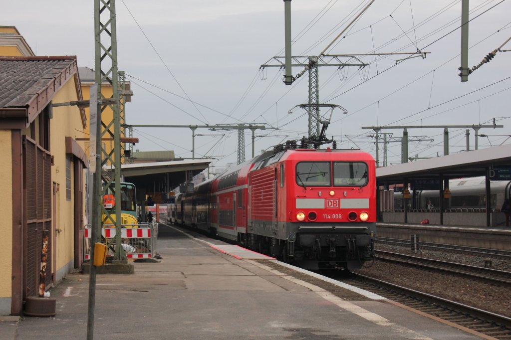 114 009 mit RE nach Frankfurt(Main)am 10.11.2012 in Fulda.
