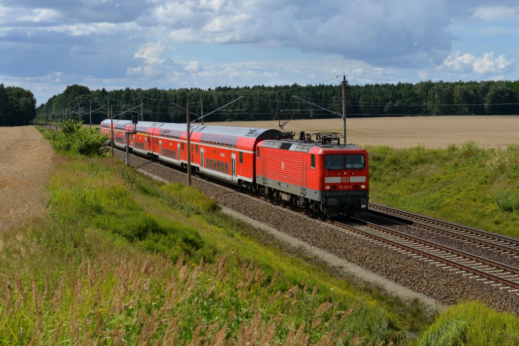 114 013 mit einem RE nach Frankfurt (Oder) am 22.07.2012 unterwegs bei Frankfurt-Rosengarten.