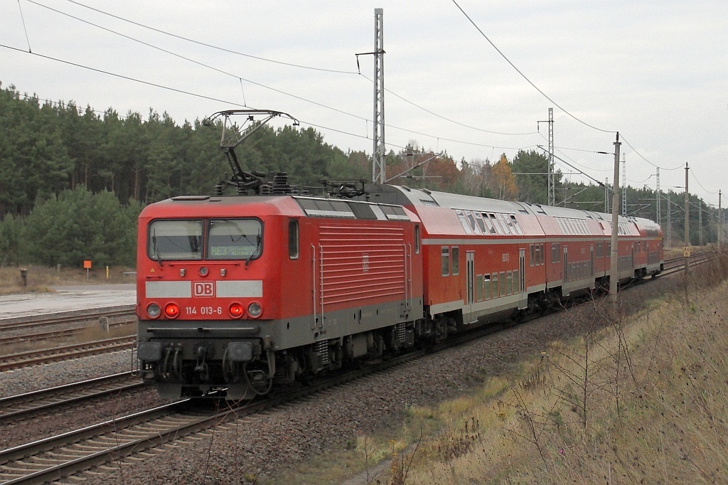 114 013 mit RE 3 nach Schwedt am 11.11.2010 in Eberswalde
