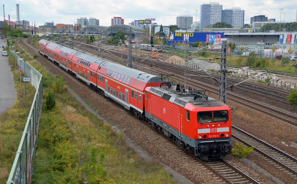 114 014 bespannte am 22.09.12  einen RE nach Frankfurt(O), fotografiert an der Warschauer Stra�e.