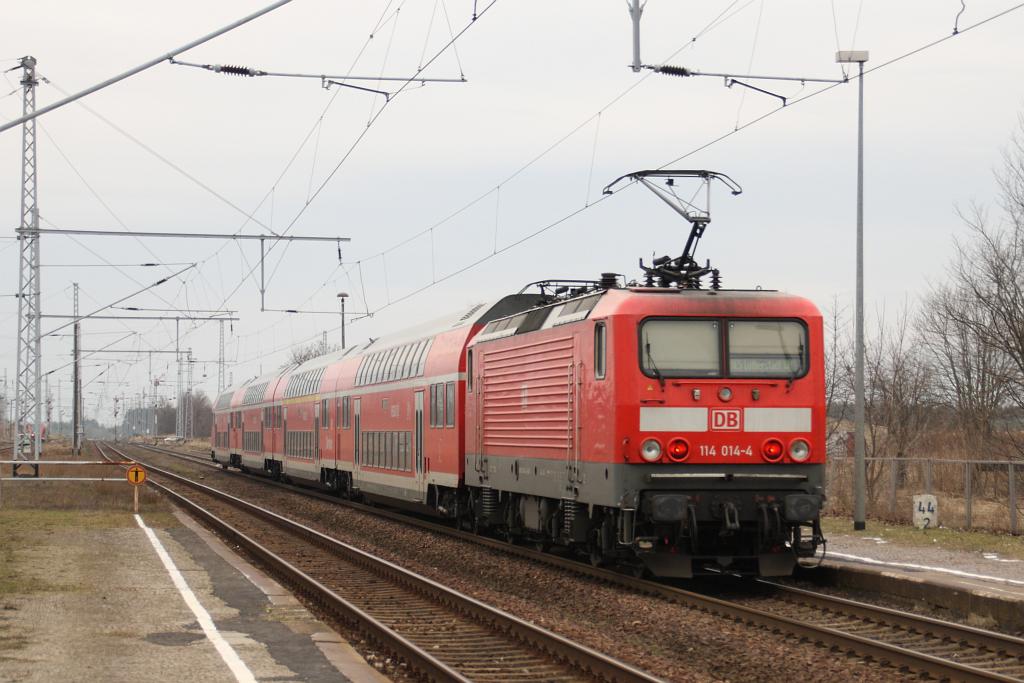 114 014 mit RE 5 am 13.02.2011 in Lwenberg (Mark)