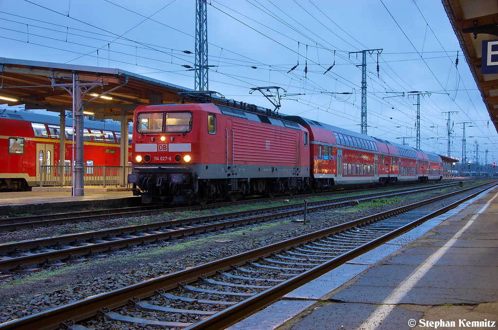 114 027-6 mit dem RE20 (RE 17635) von Uelzen nach Halle(Saale)Hbf in Stendal. 04.01.2013