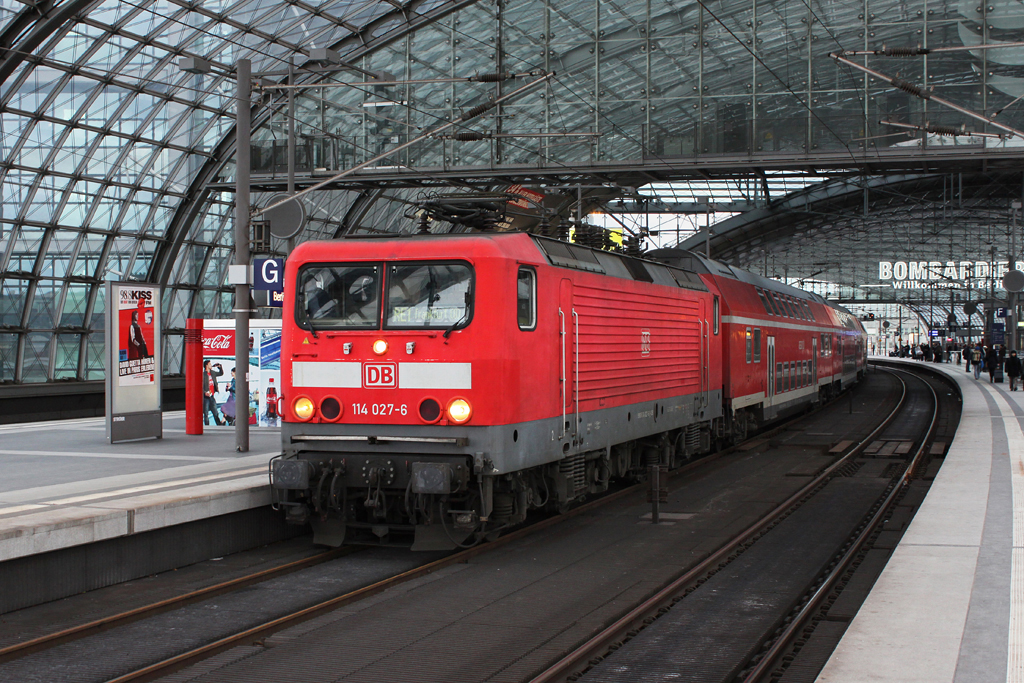 114 027 mit RE 18185 am 25.02.2012 in Berlin Hbf.