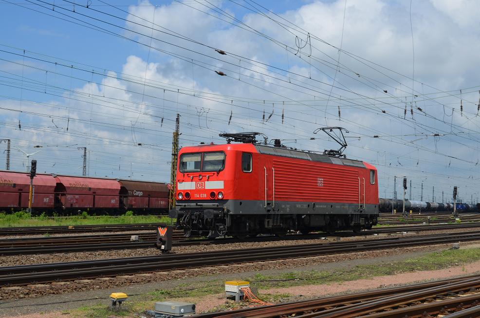 114 038 (Beheimatung: frankfurt M  ) in Gro�korbetha 28.05.13