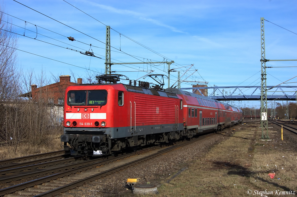 114 039-1 mit dem RE1 (RE 69519) von Berlin Wannsee nach Brandenburg Hbf, bei der Einfahrt in den Brandenbruger Hbf. 03.03.2012