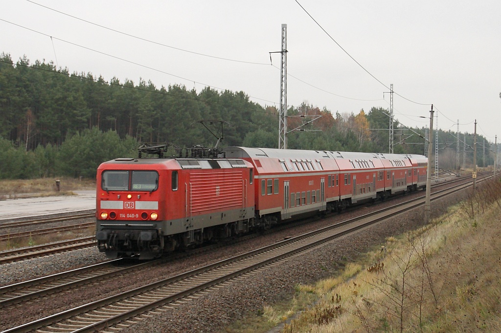 114 040 mit RE 3 nach Elsterwerda am 09.11.2010 in Eberswalde