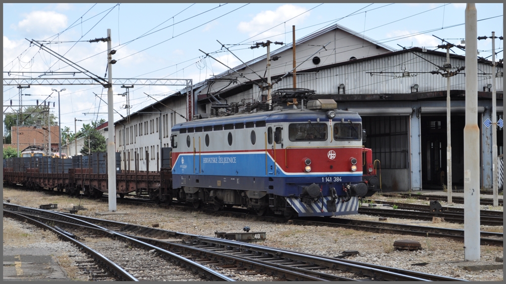 1141 384 erreicht mit einem Gterzug den Bahnhof Zagreb. (02.07.2011)