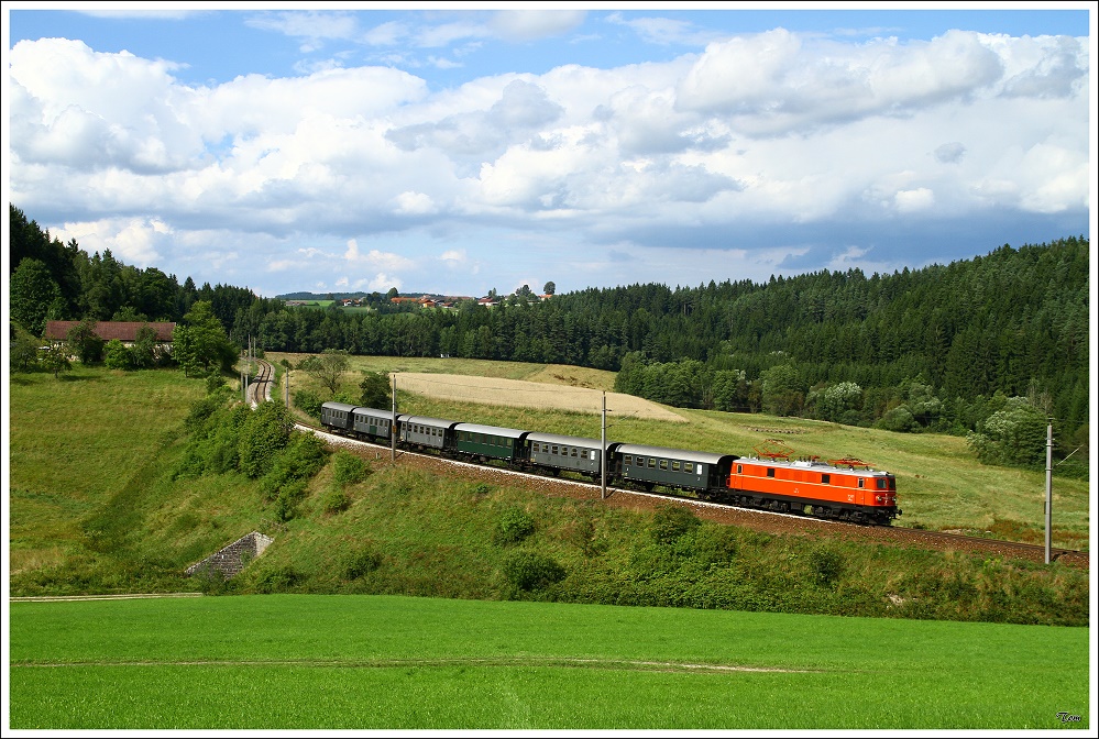 1141.21 fhrt mit dem SLP 19843 von Summerau nach Linz Stahlwerke. Freistadt 9.8.2010