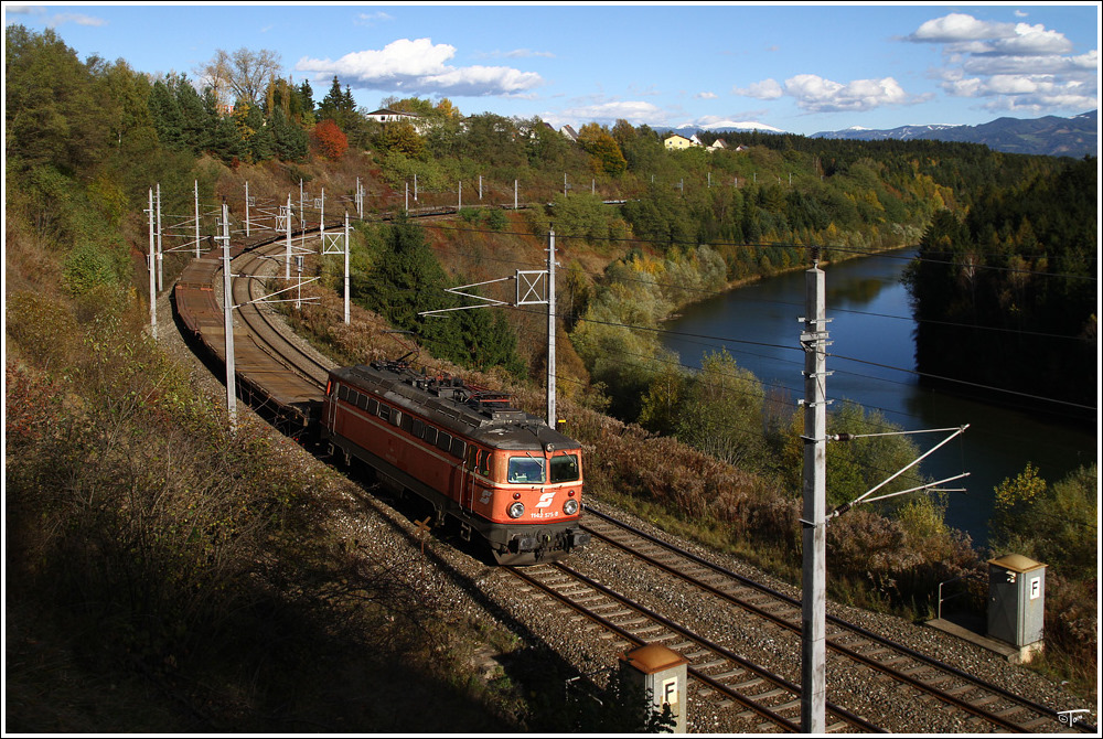 1142 575 fhrt mit Flachwagenzug 46721 nach Villach. 
Judenburg 21.10.2010