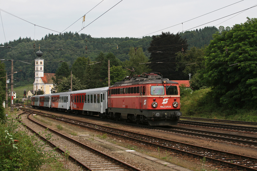 1142 575 mit R 5923 am 11.08.2010 in Wernstein.