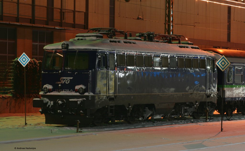 1142 579-0 in Regensburg Hbf 16.12.10