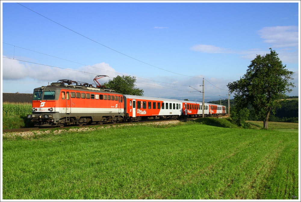 1142 627 fhrt mit R 3854 von Linz nach Pregarten.
Gaisbach-Wartberg 9.8.2010
