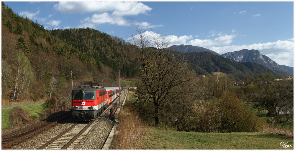 1142 634 fhrt als R 4024 von Spielfeld nach Mrzzuschlag. 
Pernegg 28.3.2012