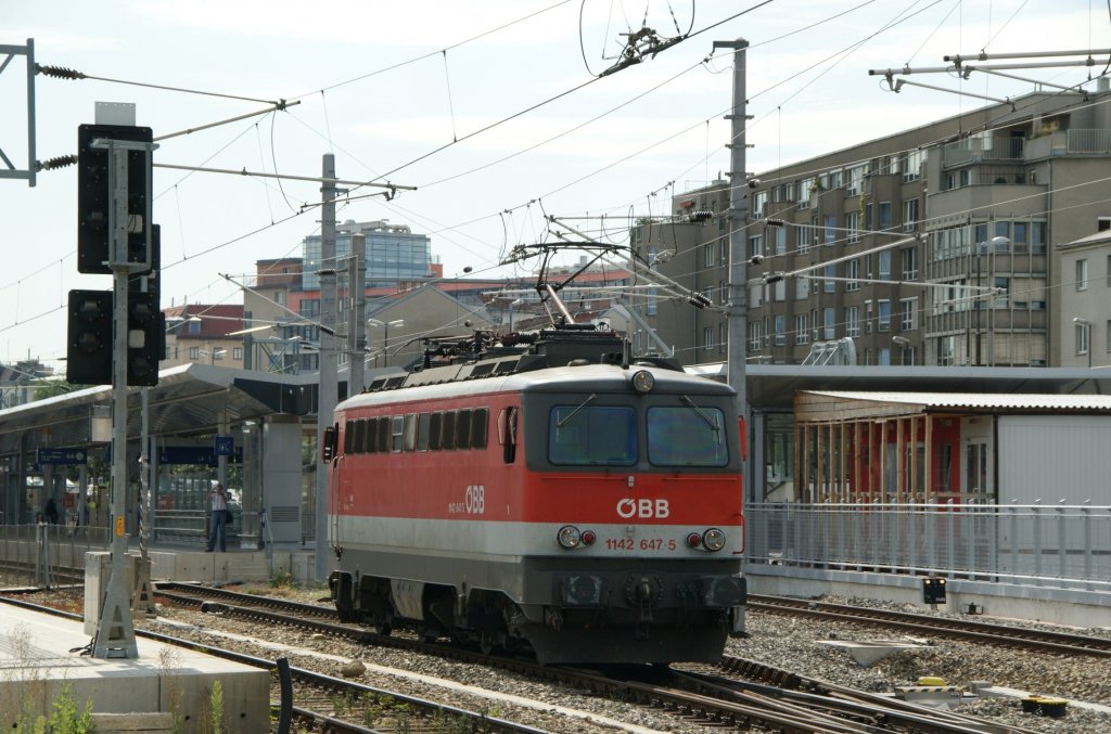 1142 647 berrundet in Wien Meidling einen CityShuttle, um ihn dann nach Laa an der Thaya zu bringen. 20.7.2009