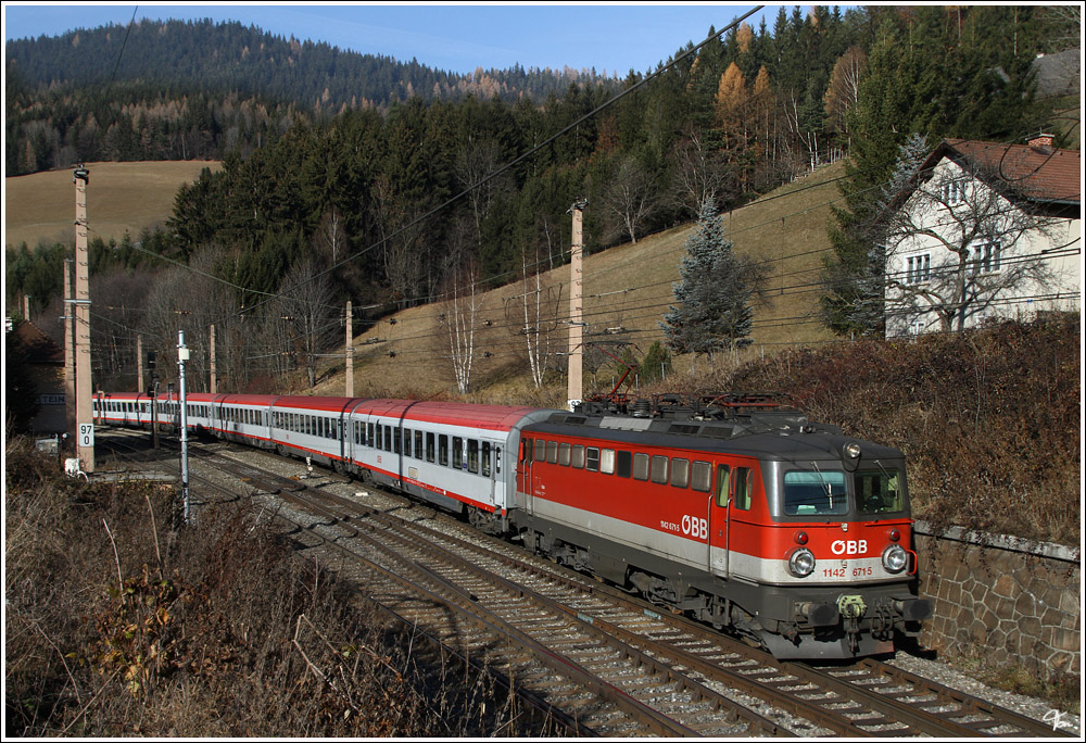 1142 671 fhrt mit IC 650 von Graz Hbf nach Wien Meidling. 
Breitenstein 2.12.2011

