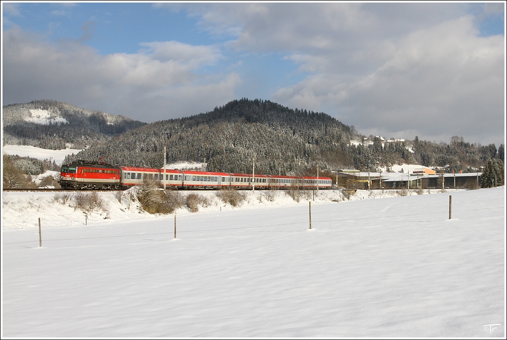 1142 672 fhrt mit IC 257 von Wien Meidling nach Maribor.
Krieglach 18.12.2010