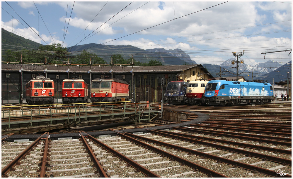 1142 682 + 1144 040 + 1144 092 + 1116 126  Licht ins Dunkel  + DB 103 235 + 1016  023  Kyoto  prsentierten sich bei der Lokparade auf der Drehscheibe in Selzthal.(An diesem Tag ffentlich zugnglich) 
26.5.2012

