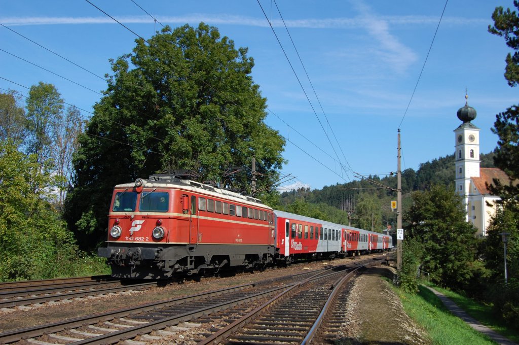 1142 682 mit einem Regionalexpress am 18.09.2010 in Wernstein am Inn