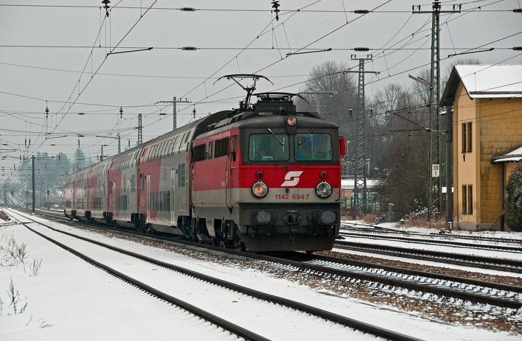 1142 694 am REX 1624 Richtung Westen. Die Aufnahme entstand am 06.01.2010 kurz nach Neulengbach.