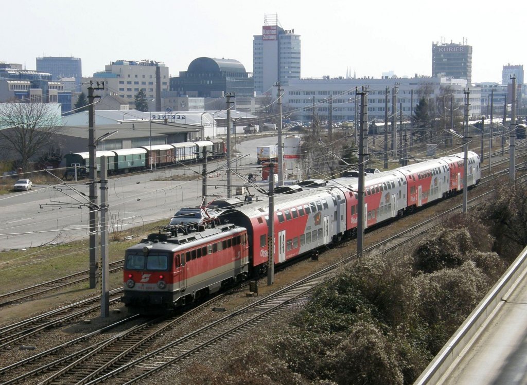 1142 696-2 mit REX 7118 in Wien Heiligenstadt. 19.3.10