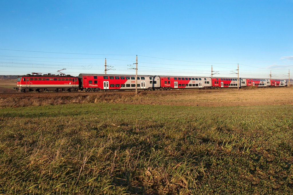 1142 704 mit REX 1624, am 27.11.2011 zwischen Neulengbach und Ollersbach unterwegs.