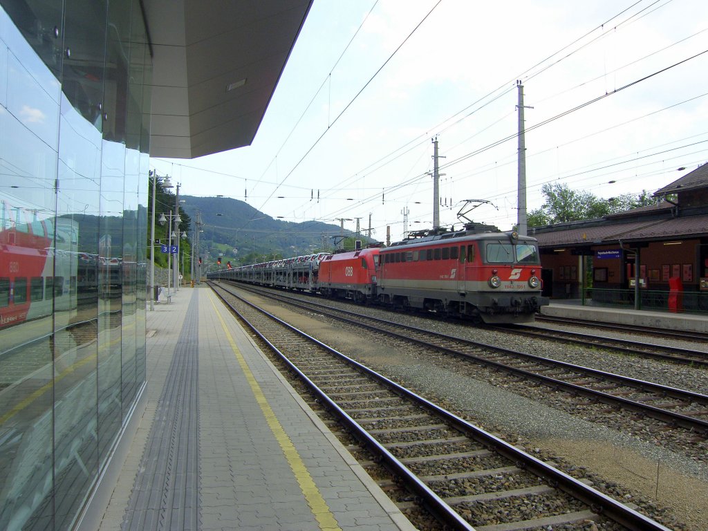 1142 705-1 durch Payerbach-Reichenau am 4.7.2010.