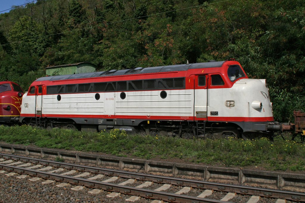 1142(227 005) als Zweitlok am 17.8.11 in Kaub