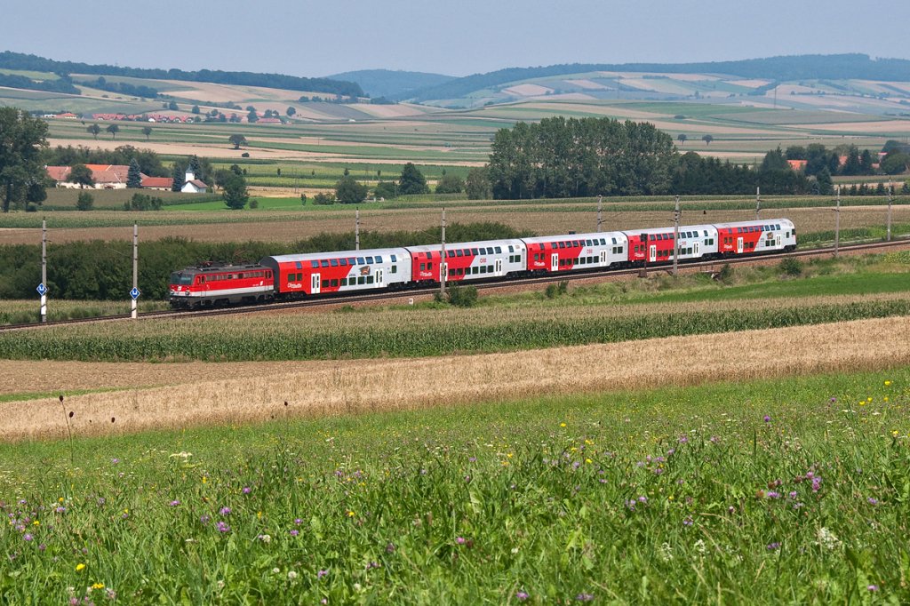 1142.698, unterwegs mit REX 9322 von Wien West nach St. Valentin, kurz nach Neulengbach, an einem extrem heissen Julitag, den 28.07.2012.