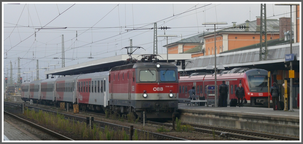 1144 031 und 440 047-9 in Passau (29.10.2010)