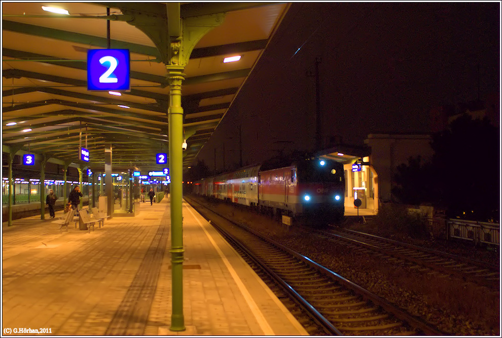 1144 035 mit REX 2178 in Wien-Heiligenstadt, 22.11.2011