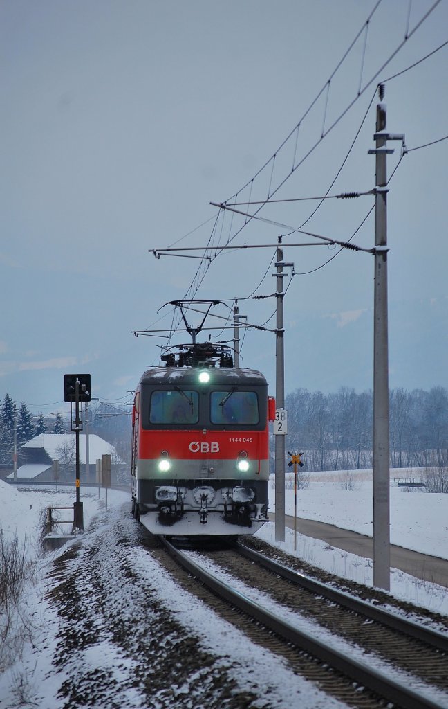 1144 045 ist am 14.03.2013 mit dem Rex 3910 bei Wartberg an der Krems
auf mich zugefahren.