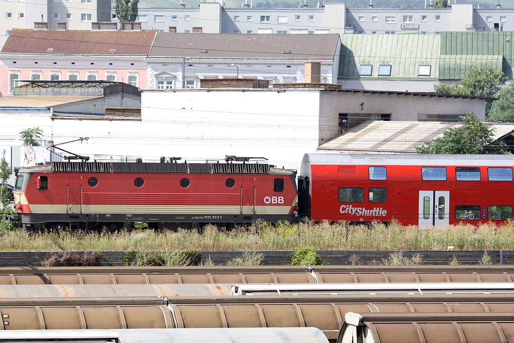 1144 092-4 fhrt am 08.August 2013 mit dem R 2226  Thayatal  von Wien Meidling nach Znojmo durch den Bf. Jedlersdorf.