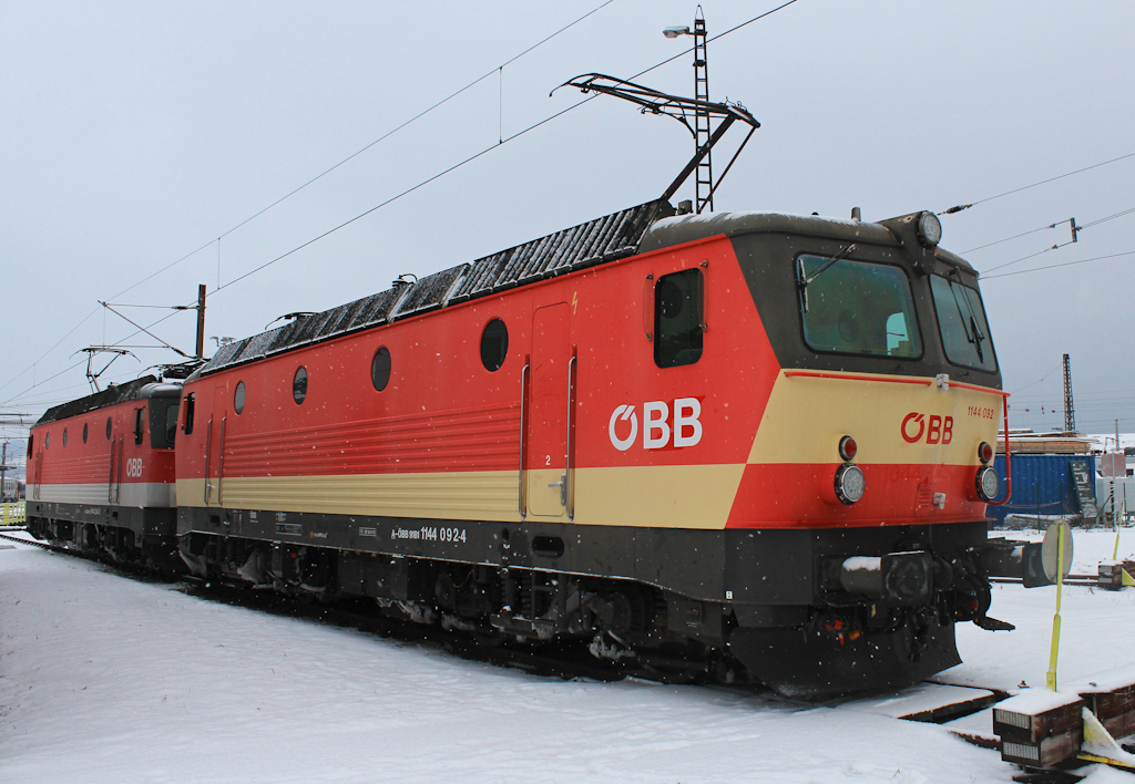 1144 092-4  Schachbrett  abgestellt in der Produktion Salzburg. Aufgenommen am 8. Dezember 2012.